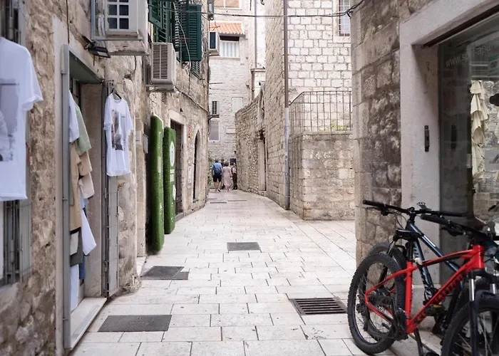 In Beautiful Diocletian's Palace Appartement